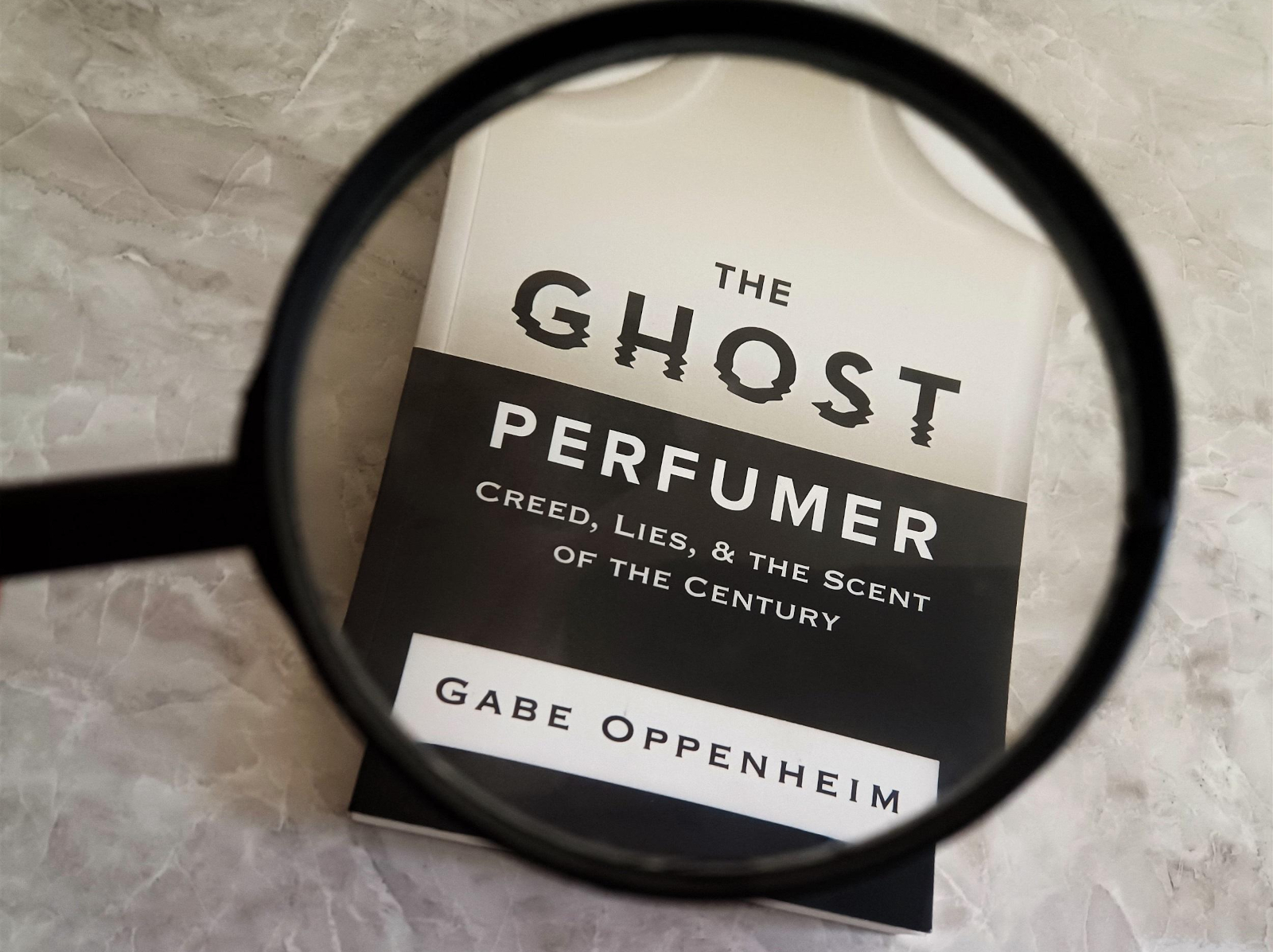 Gabe Oppenheim, The Ghost Perfumer: Creed, Lies, & the Scent of the Century (2023) — расследование истории Creed и происхождения его парфюмерного наследия
